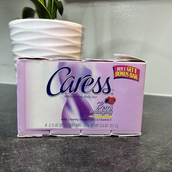4- Caress Berry Indulging Creamy Moisturizers & Vitamin‎ E Body Bar Soap - Picture 1 of 6